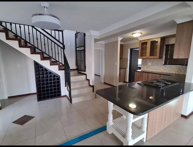 4 BEDROOM HOUSE FOR SALE IN TAFELZICHT